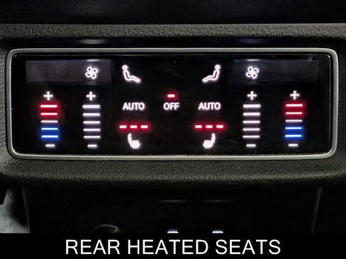 Used 2022 Audi e-tron Premium Plus w/ Premium Plus Package image 22