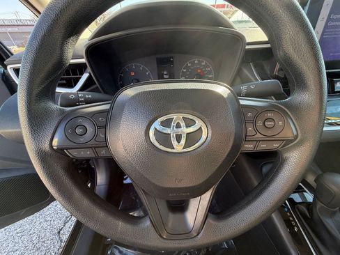 Used 2025 Toyota Corolla LE image 29