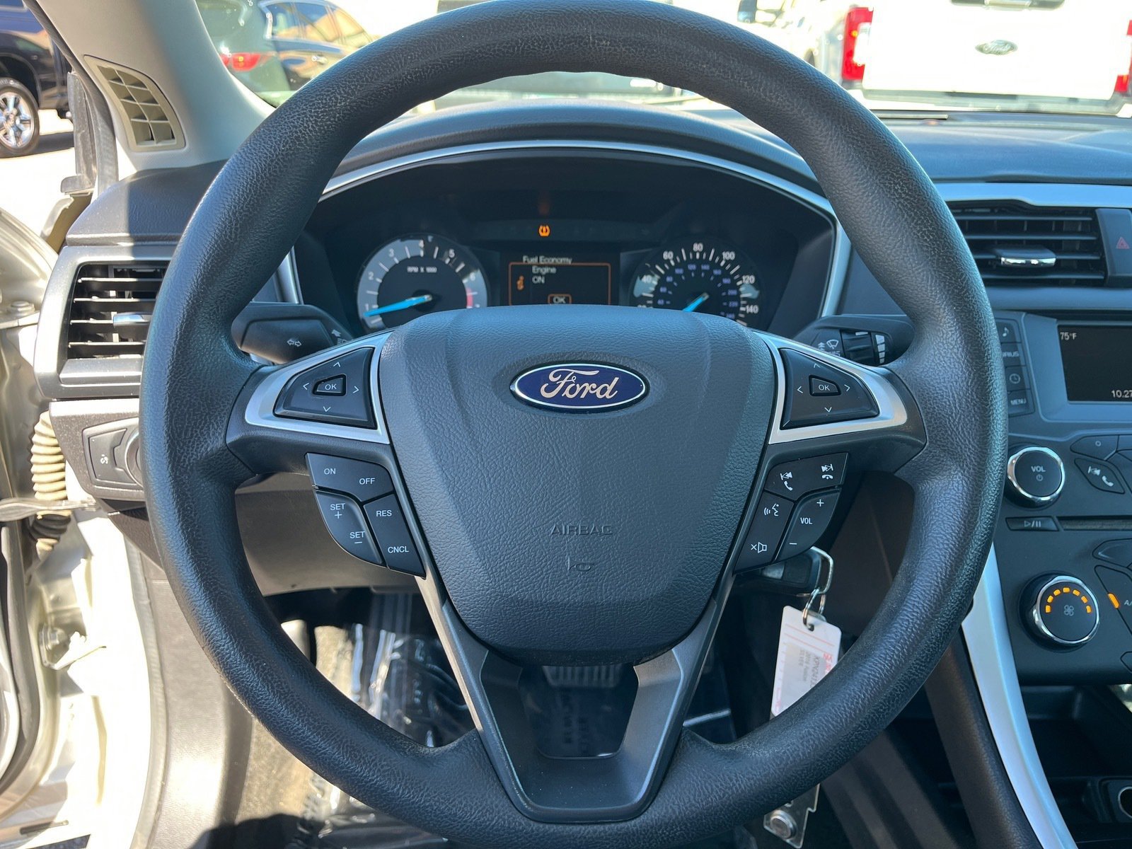 Used 2016 Ford Fusion SE FWD image 18