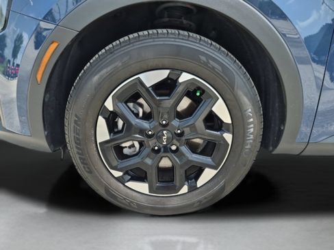 Certified 2025 Kia Sorento S FWD image 33