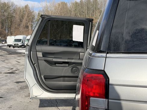 Used 2022 Ford Expedition Max XLT image 27