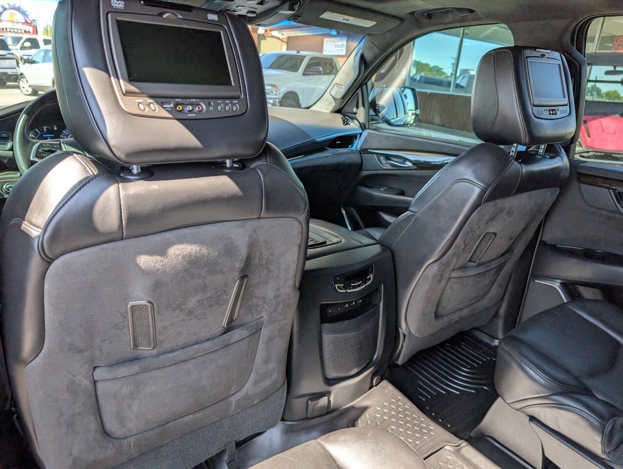 Used 2017 Cadillac Escalade ESV Platinum AWD/4WD image 13