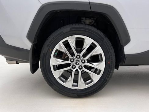 Used 2019 Toyota RAV4 XLE Premium w/ Cold Weather Package AWD/4WD image 32