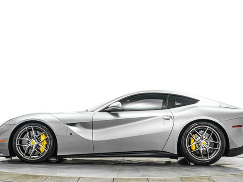 Used 2016 Ferrari F12 Berlinetta RWD image 6