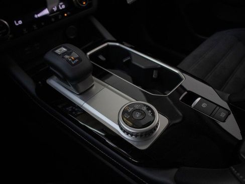 New 2025 Mitsubishi Outlander SE image 17