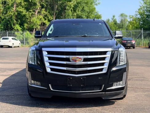 Used 2018 Cadillac Escalade ESV Premium Luxury AWD/4WD image 2