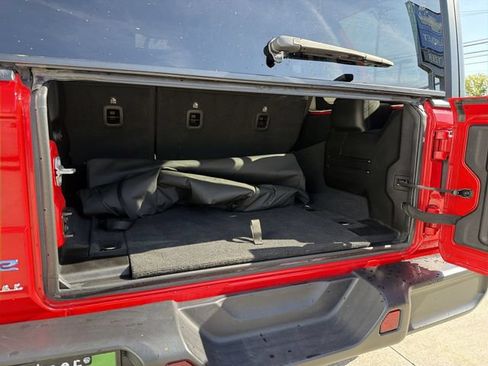 Used 2024 Jeep Wrangler Unlimited AWD/4WD image 24