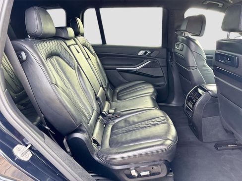 Used 2020 BMW X7 M50i image 29