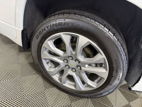 Used 2021 Chevrolet Traverse Premier w/ LPO, Floor Liner Package AWD/4WD image 10