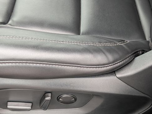 Used 2023 Ford Explorer XLT w/ Equipment Group 202A image 11