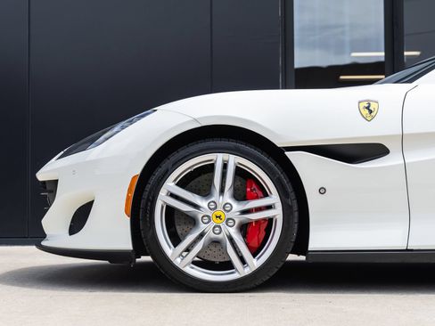 Used 2020 Ferrari Portofino RWD image 14