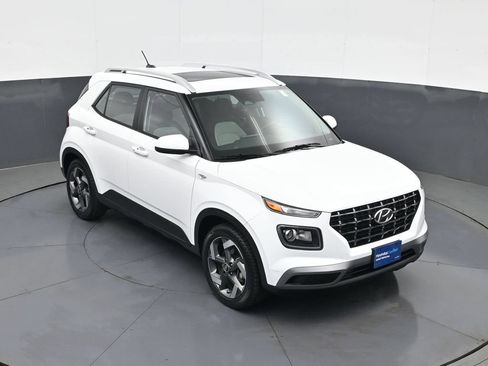 Certified 2024 Hyundai Venue SEL FWD image 15