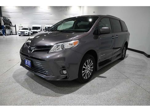 Used 2020 Toyota Sienna XLE FWD image 10