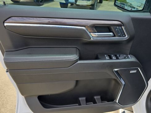 Used 2024 Chevrolet Silverado 1500 LTZ w/ LTZ Convenience Package II AWD/4WD image 18