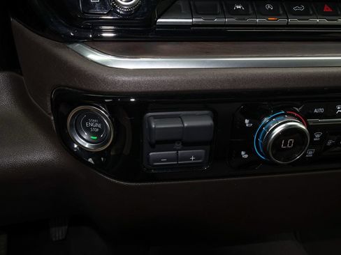 Used 2025 GMC Sierra 1500 SLT AWD/4WD image 25