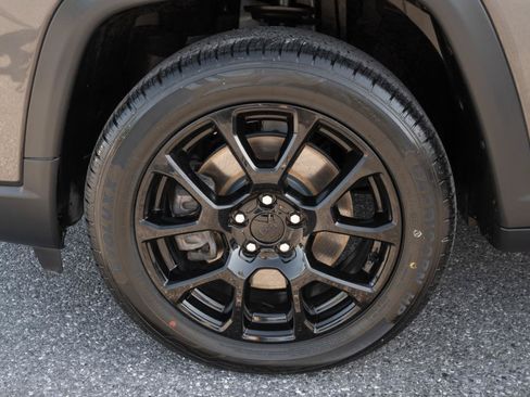 Used 2023 Jeep Compass Latitude AWD/4WD image 40