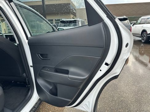 Used 2025 Hyundai Kona SEL AWD/4WD image 26