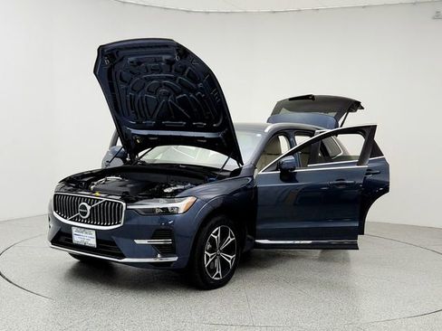 Certified 2022 Volvo XC60 T8 Inscription Expression w/ Climate Package image 9