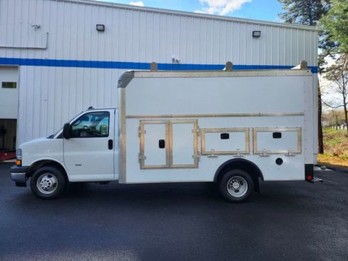 Used 2022 Chevrolet Express 3500 w/ Power Convenience Package RWD image 2
