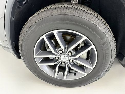 Used 2017 Jeep Grand Cherokee Limited w/ Luxury Group II RWD image 29
