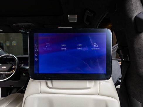 Used 2025 Cadillac Escalade ESV Sport Platinum w/ LPO, ONYX Package image 33