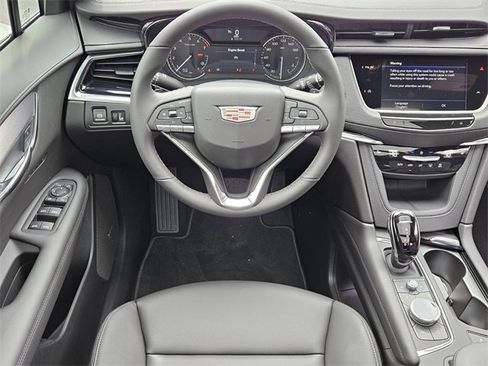 New 2025 Cadillac XT6 Luxury image 15
