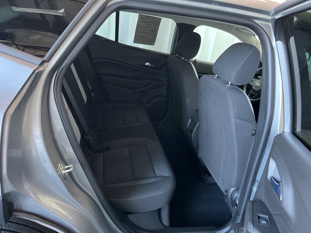 Used 2024 Chevrolet Trax LS w/ LS Convenience Package FWD image 21