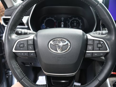 Used 2023 Toyota Highlander Platinum FWD image 14