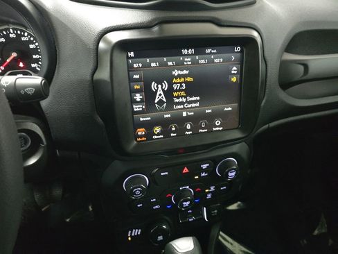 Used 2023 Jeep Renegade Latitude AWD/4WD image 24