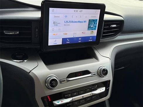 Used 2022 Ford Explorer XLT image 17