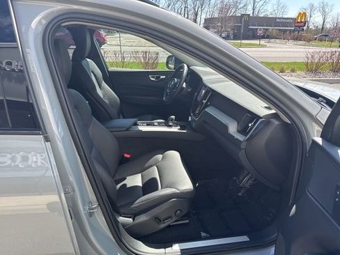 Certified 2025 Volvo XC60 B5 Plus AWD/4WD image 15