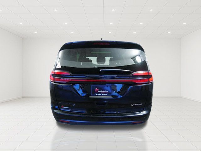 Certified 2025 Chrysler Pacifica Limited FWD image 6