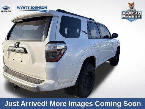 Used 2022 Toyota 4Runner TRD Off-Road image 9