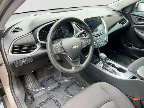 Used 2024 Chevrolet Malibu LT FWD image 9