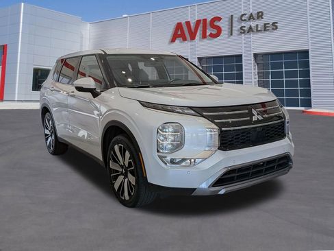 Used 2025 Mitsubishi Outlander SE FWD image 3