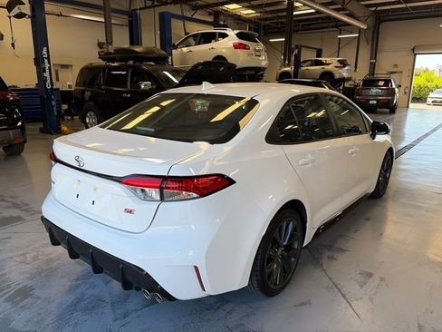 Used 2024 Toyota Corolla SE w/ SE Convenience Package FWD image 6