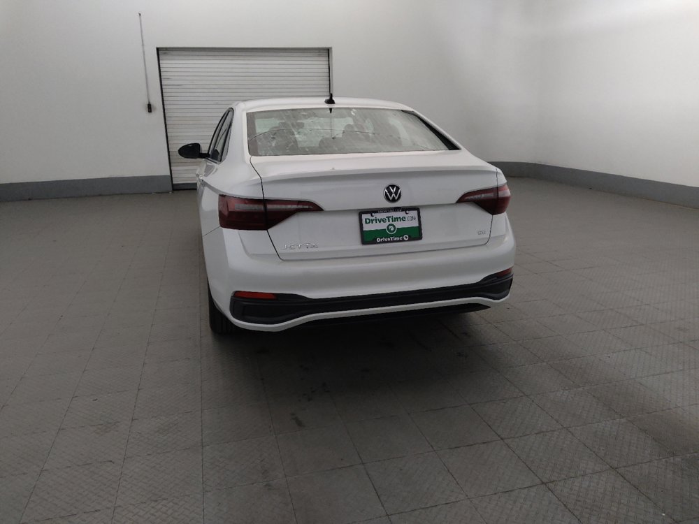 Used 2024 Volkswagen Jetta SE FWD image 6
