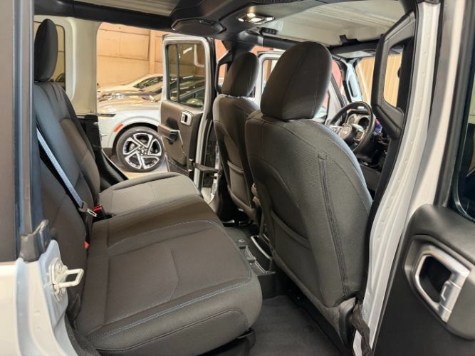 Used 2023 Jeep Wrangler Unlimited Rubicon 4xe w/ Cold Weather Group AWD/4WD image 30