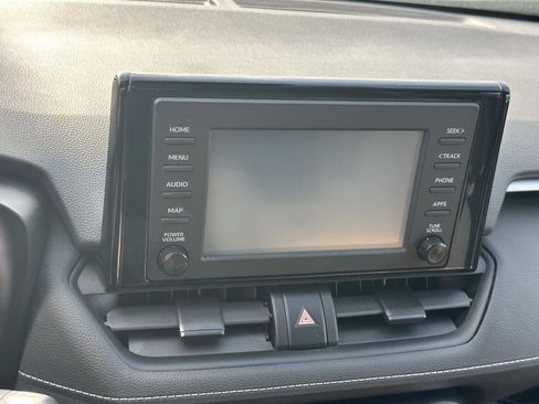 Used 2019 Toyota RAV4 LE image 11