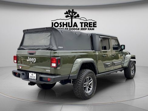 Used 2022 Jeep Gladiator Overland w/ Popular Equipment Package AWD/4WD image 6
