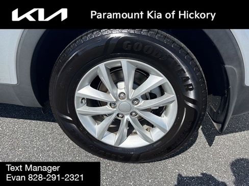 Used 2017 Kia Sorento FWD image 9
