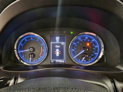 Used 2018 Toyota Corolla SE FWD image 13