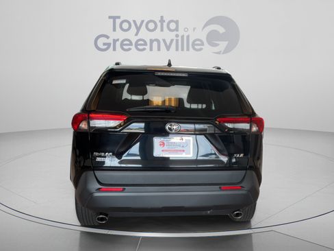 Used 2022 Toyota RAV4 XLE FWD image 5