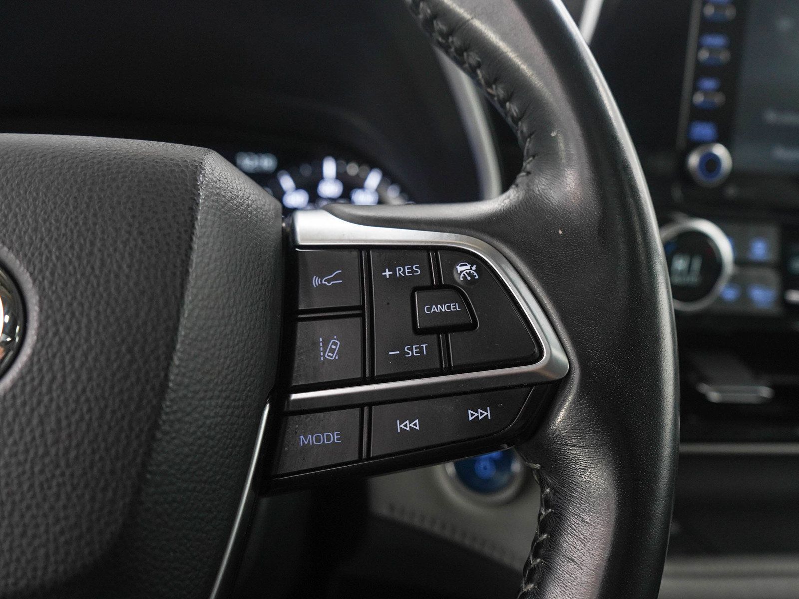 Used 2021 Toyota Highlander XLE AWD/4WD image 28