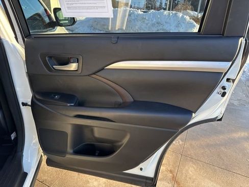 Used 2018 Toyota Highlander XLE image 38