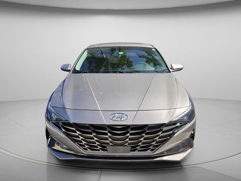 Used 2023 Hyundai Elantra Limited FWD image 3