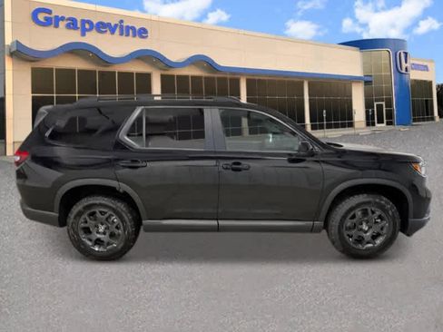 New 2025 Honda Pilot TrailSport image 9