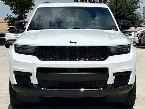 Used 2023 Jeep Grand Cherokee L Laredo RWD image 7