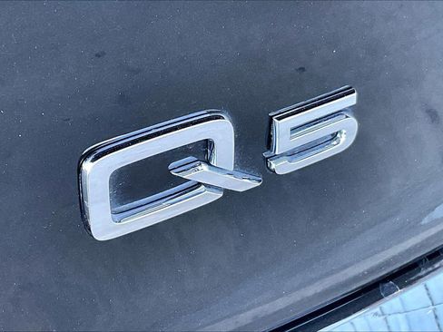 Used 2023 Audi Q5 2.0T Premium w/ Convenience Package image 30