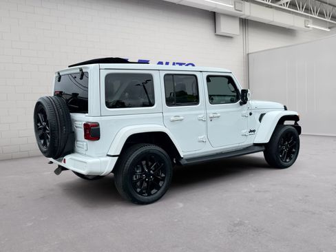 Used 2023 Jeep Wrangler Unlimited Sahara AWD/4WD image 4